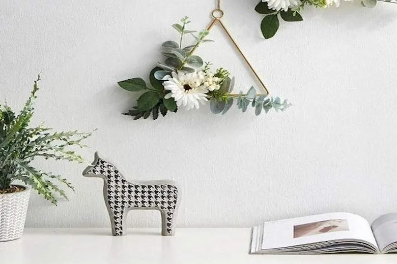 a picture of Decoration with flowers